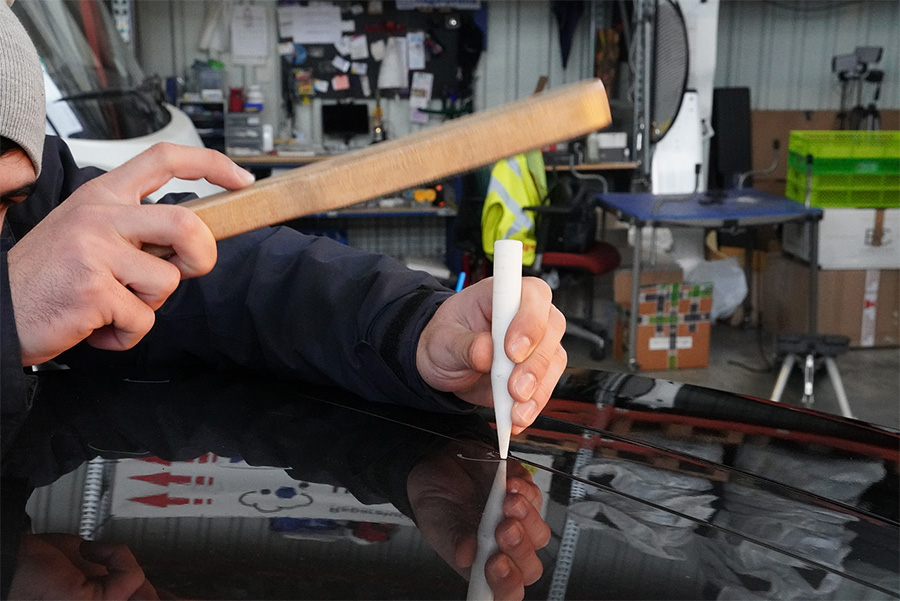 Ausbeulen mit Hammer und Kunststoffstift